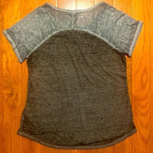 Maurice’s “side of trouble” short sleeve shirt size medium - Picture 5 of 6